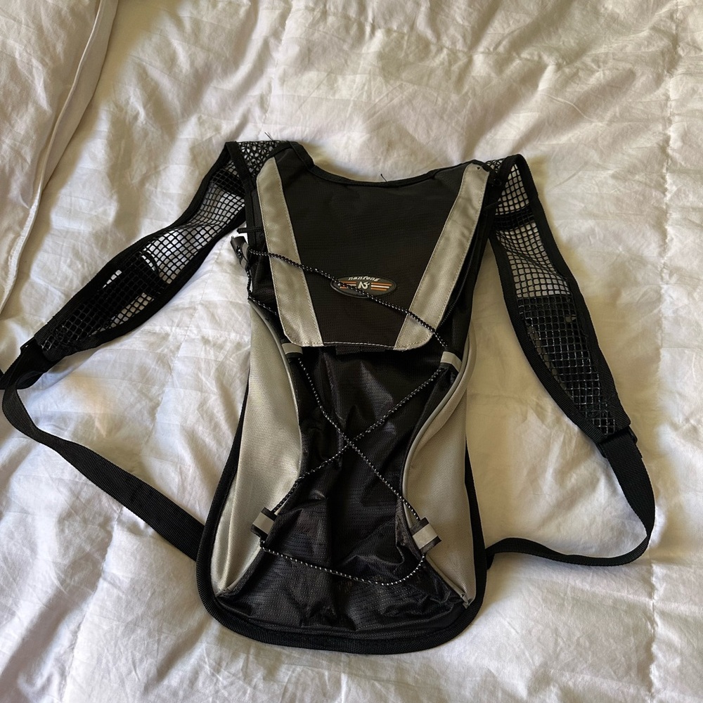 Kuyou Hydration Pack Backpack. Without Bladder - image 2